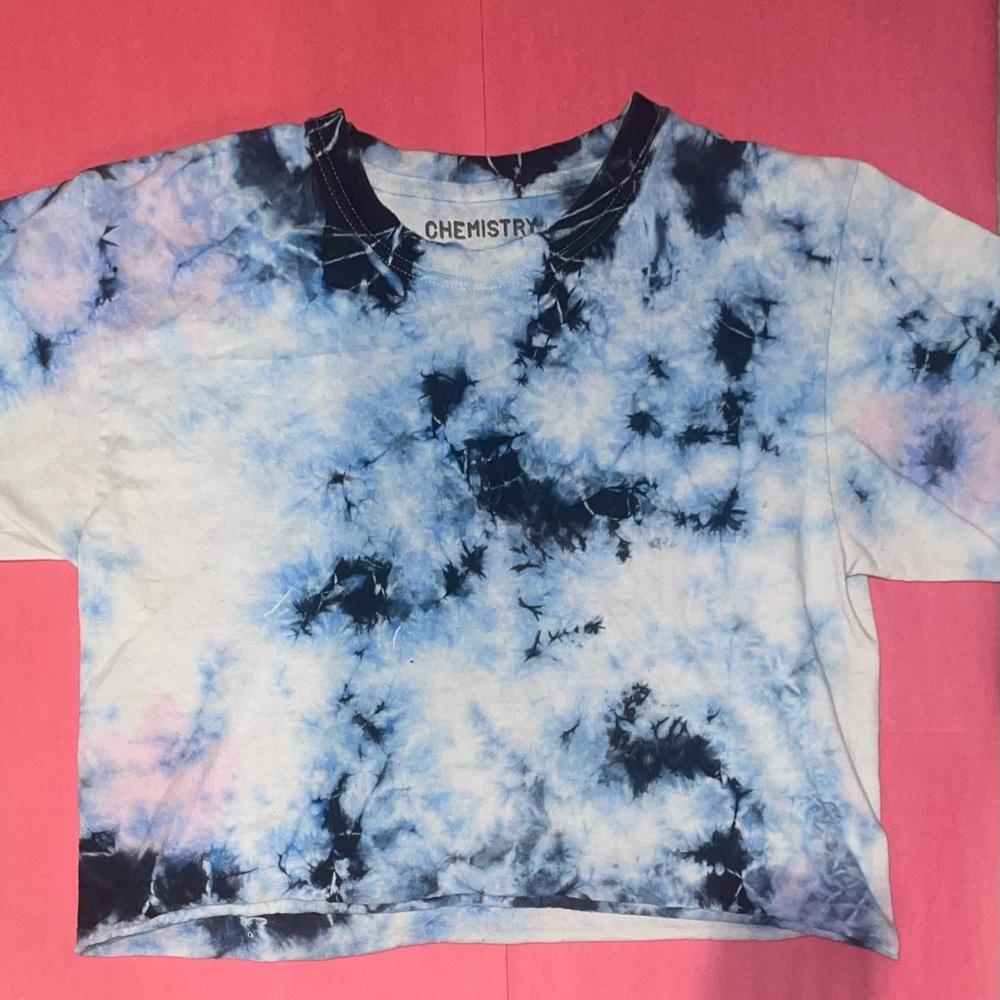 Chemistry- Unisex blue/white/pink tie dyed cropped tee. Medium